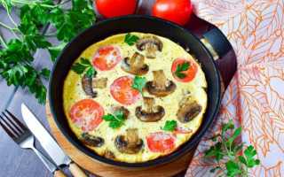 Омлет на сковороде с сыром, шампиньонами или другими грибами – рецепт
