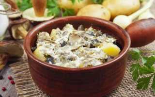 Запеченная картошка в духовке с грибами, сыром и зеленью