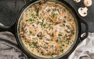 Шампиньоны с курицей в сметане: рецепт