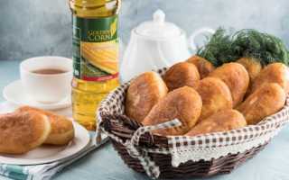 Жареные пироги с картошкой, грибами, сыром