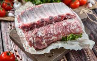 Приготовление шашлыка из корейки свинины на мангале