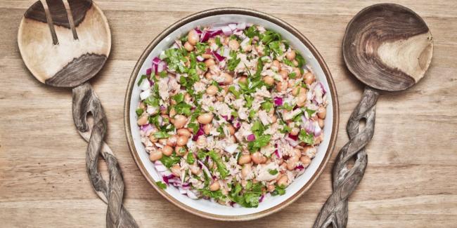10 вкусных салатов с фасолью