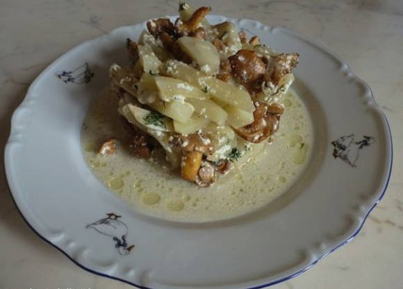 Как пожарить лисички с картошкой и луком на сковороде