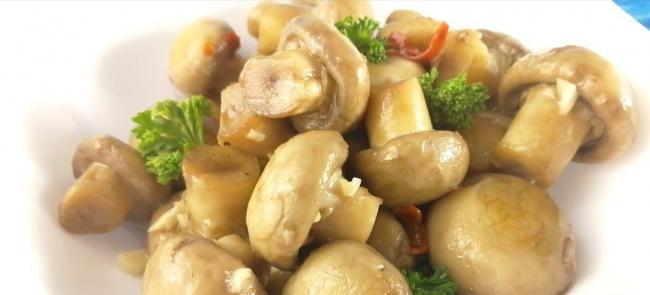 Блюда с маринованными грибами