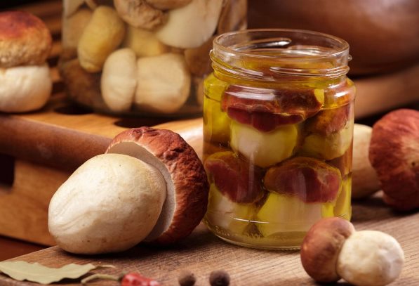 Маринованные белые грибы и опята: классический рецепт.