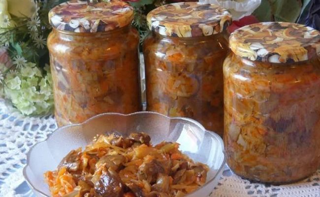 Солянка из грибов в мультиварке с томатной пастой и квашеной капустой на зиму
