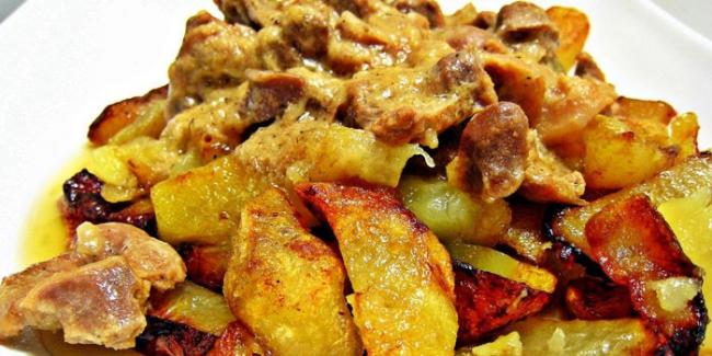 Жареный картофель с мясом по-деревенски