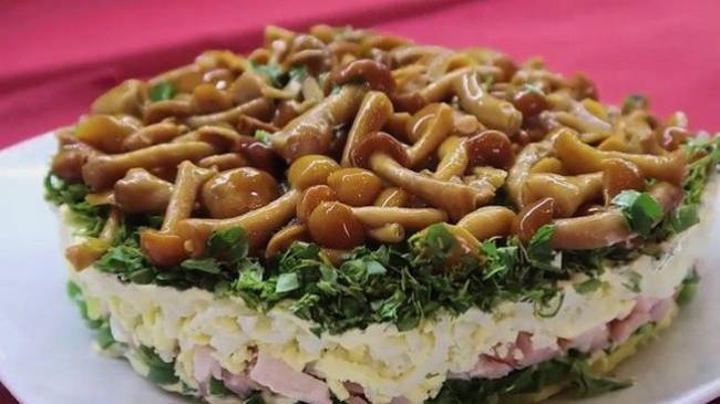 19 вариантов салата с буковыми грибами и куриной грудкой