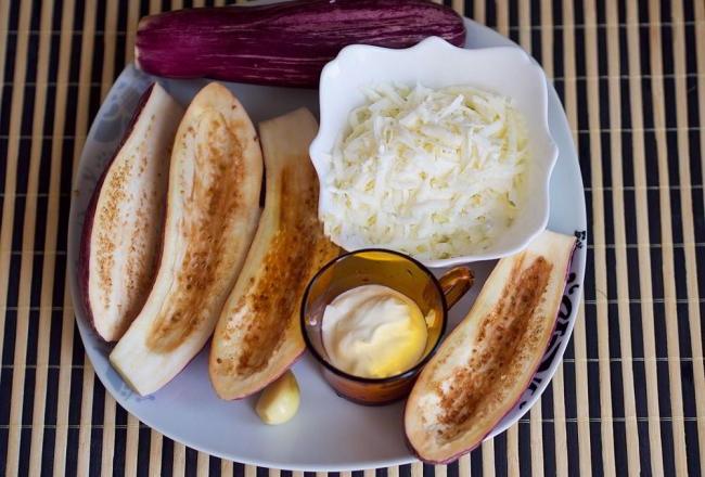 Ингредиенты для приготовления баклажанов с сыром на мангале Баклажаны и сыр