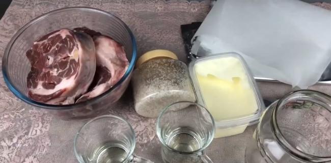 Ингредиенты для приготовления шашлыка из баранины в банке Баранина, масло и специи