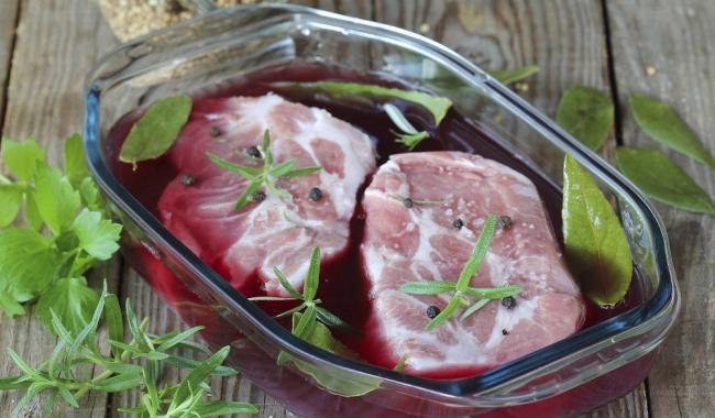 Маринование говядины в красном вине с прованскими травами  Говядина в винном маринаде