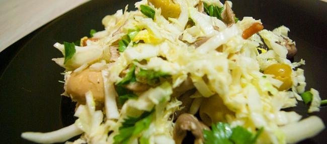 Салат с пекинской капустой и маринованными грибами