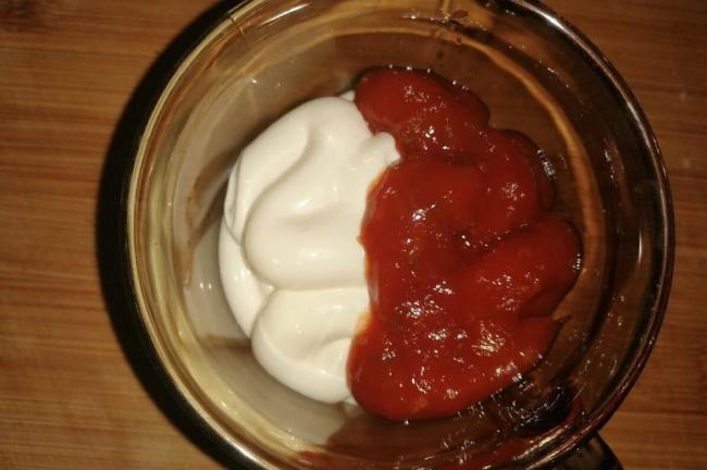 Приготовление маринада из кетчупа и майонеза Кетчуп и майонез для крылышек
