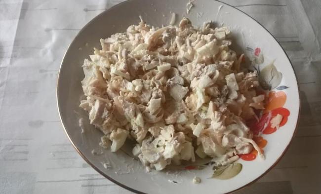 Салат из маринованных грибов с курицей