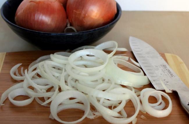 Нарезанный кольцами лук Кольца лука для курдюка