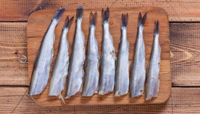 Выпотрошенные тушки корюшки Корюшка без головы