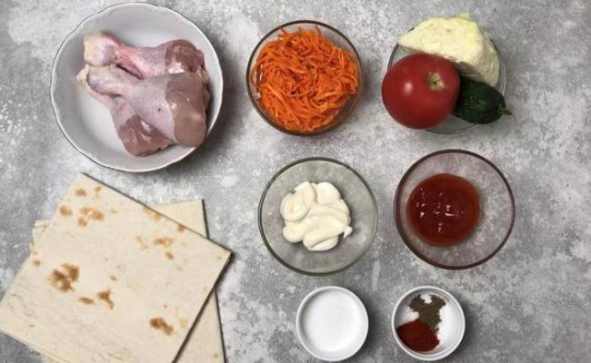 Ингредиенты для приготовления шаурмы с корейской морковью Куриные ножки, корейская морковь, помидор. огурец, лаваш