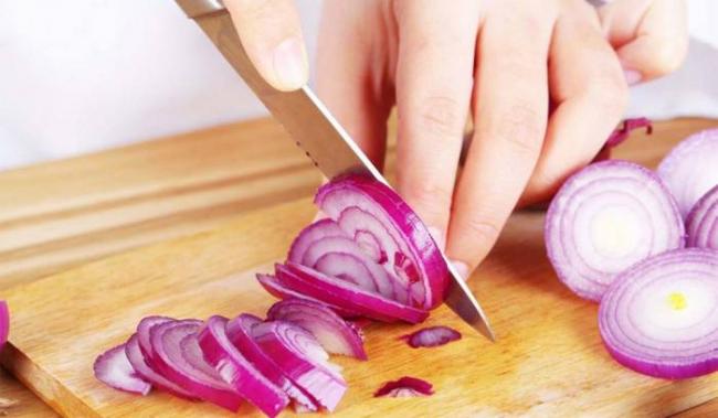 Нарезание лука полукольцами для салата Лук для салата