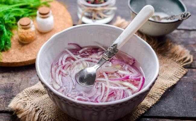 Приготовление маринованного лука Лук и уксус