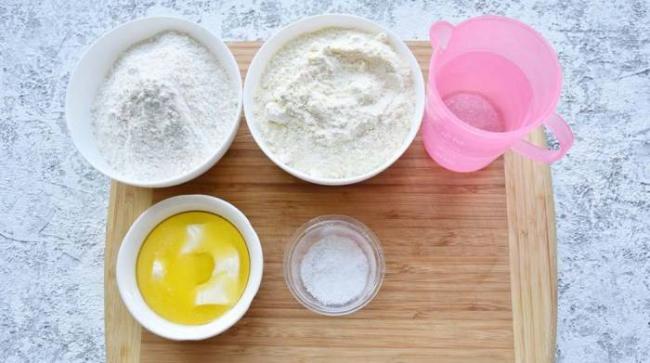 Ингредиенты для приготовления лепёшки Мука, соль, вода и масло