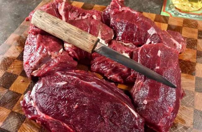 Филейная часть тушки дикого кабана Мясо дикого кабана для шашлыка