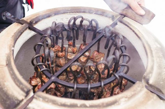 Приготовление шашлыка на шампурах в тандыре Мясо на шампурах в тандыре