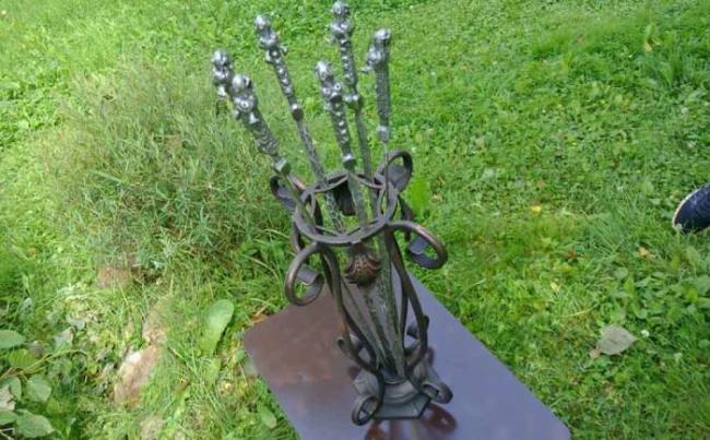 Подставка из металла
