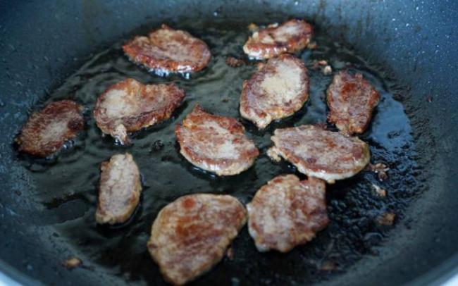 Тушение шашлыка на сковороде Шашлык на сковороде для салата