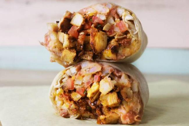 Шаурма в блине с запечённым куриным филе Шаурма в блине с курицей