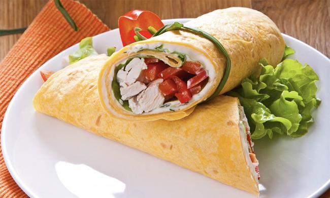 Диетическая шаурма в блине с отварной курицей Шаурма в блине с отварной курицей