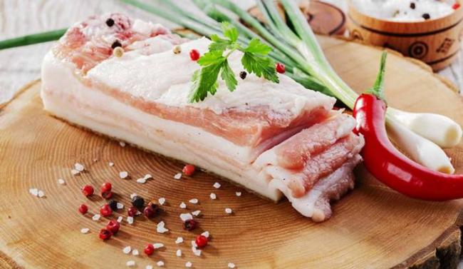 Свежее сало с прослойкой мяса Сало для вяления