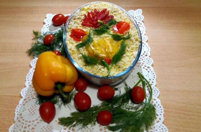 Салат из маринованных грибов с курицей