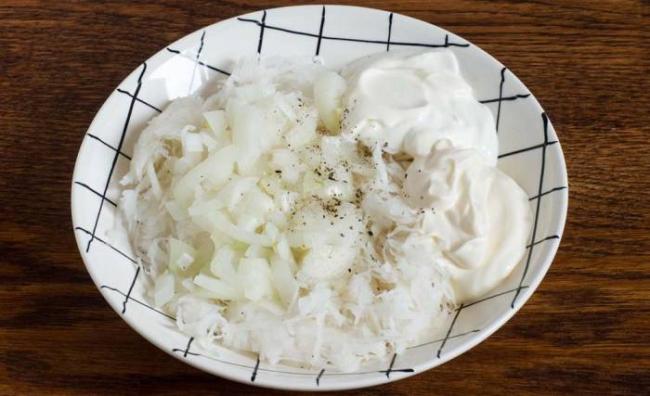 Приготовление сметанного маринада для шампиньонов Сметана и лук