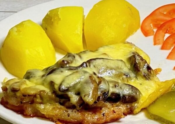 Как вкусно приготовить свинину с грибами в духовке