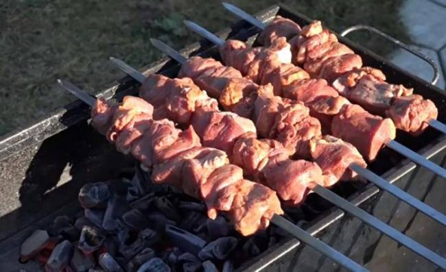 Приготовление шашлыка из говяжьего языка Язык на мангале