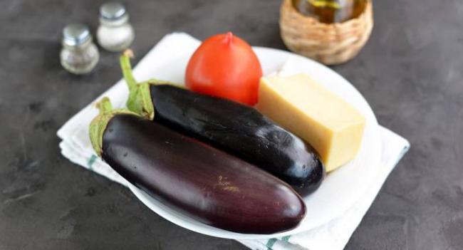 Ингредиенты для приготовления овощной шаурмы с баклажанами Баклажаны, сыр, томат