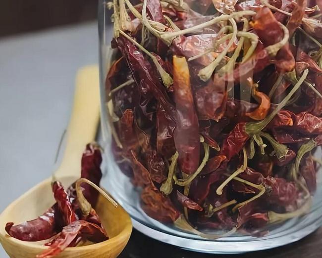 Хранение жгучего сушеного перца в банке Банка сушеного чили