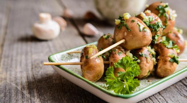 Как вкусно приготовить шампиньоны целиком