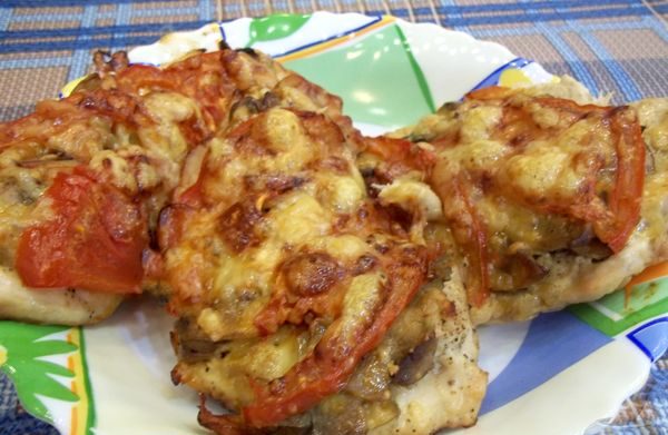 Шампиньоны с курицей в сметане