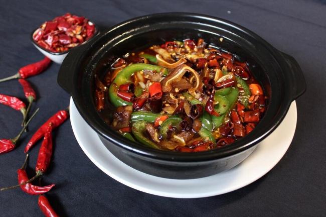 Мясо с овощами и перцем чили Блюдо с острым перцем