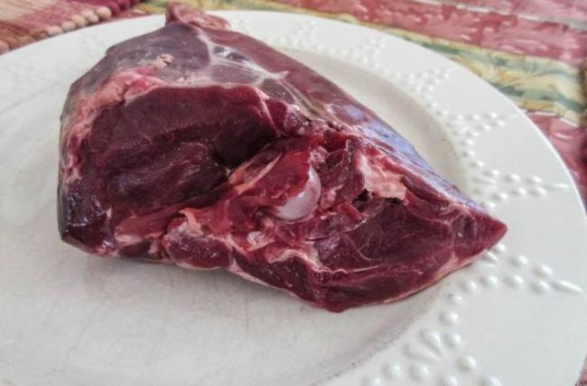 Мясо бобра для приготовления колбасы Бобрятина для колбасы