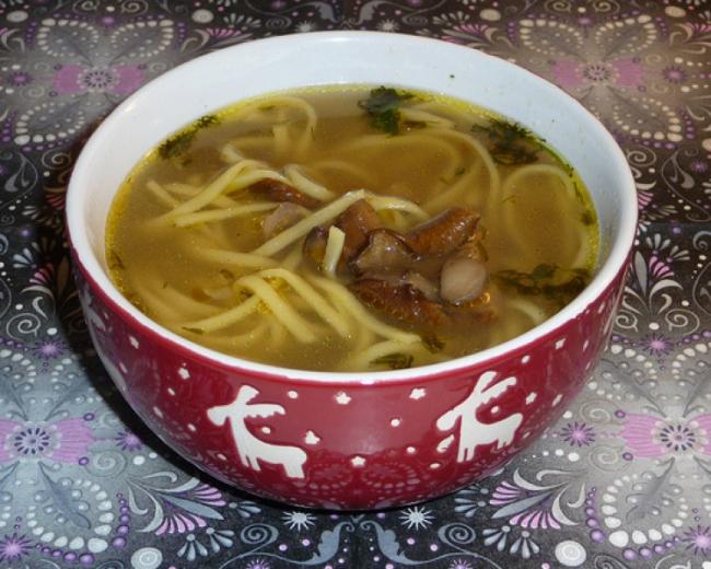 Суп с сушеными грибами, картофелем и лапшой, рецепт с фото и видео - Vkuso.ru