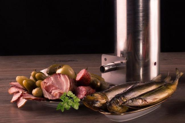 Копчёное мясо и рыба, приготовленные в домашней коптильне  Домашние копчёности