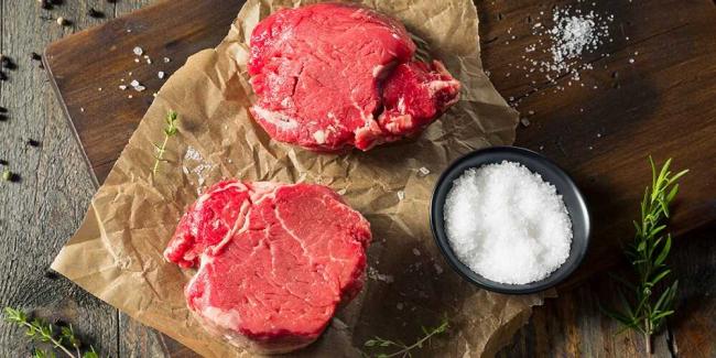 Соль для приготовления вяленой свиной шейки Куски свинины с солью