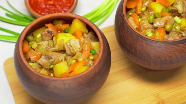Мясо в крокпотах в духовке с картофелем