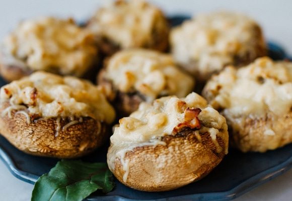 Как и с чем просто и вкусно потушить шампиньоны в сметане
