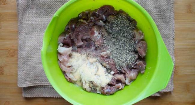 Приготовление фарша для сырокопчёной колбасы салями Фарш для сырокопчёной колбасы