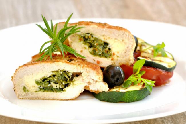 Фаршированная куриная грудка с козьим сыром и травами, рецепт с пошаговыми фото - Vkuso.ru