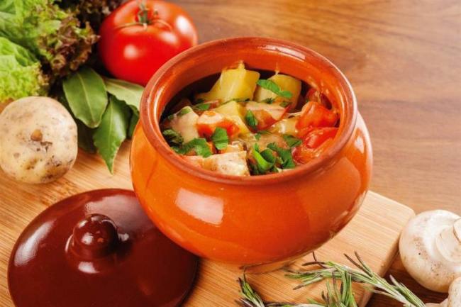 Свинина с овощами в горшочках: рецепты приготовления мяса в духовке - запеченного с картофелем, капустой, помидорами и тушеного с тыквой