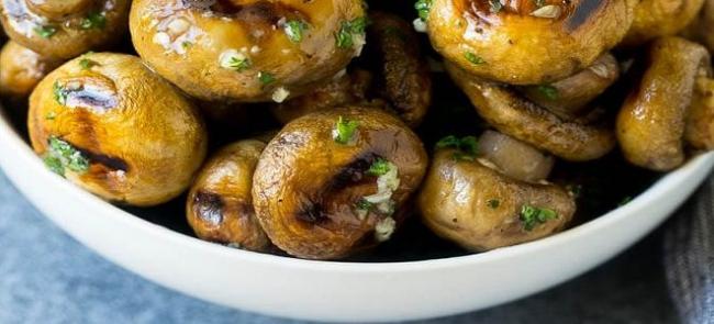 Как приготовить грибы на сковороде с соевым соусом, сливками и сыром.